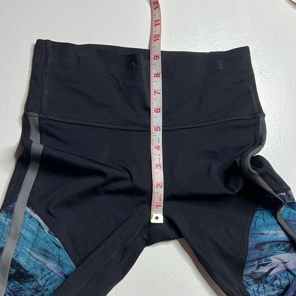 Lululemon Run to Reset Tight 25" size 4 in Black / Frozen Island Multi - Picture 12 of 15